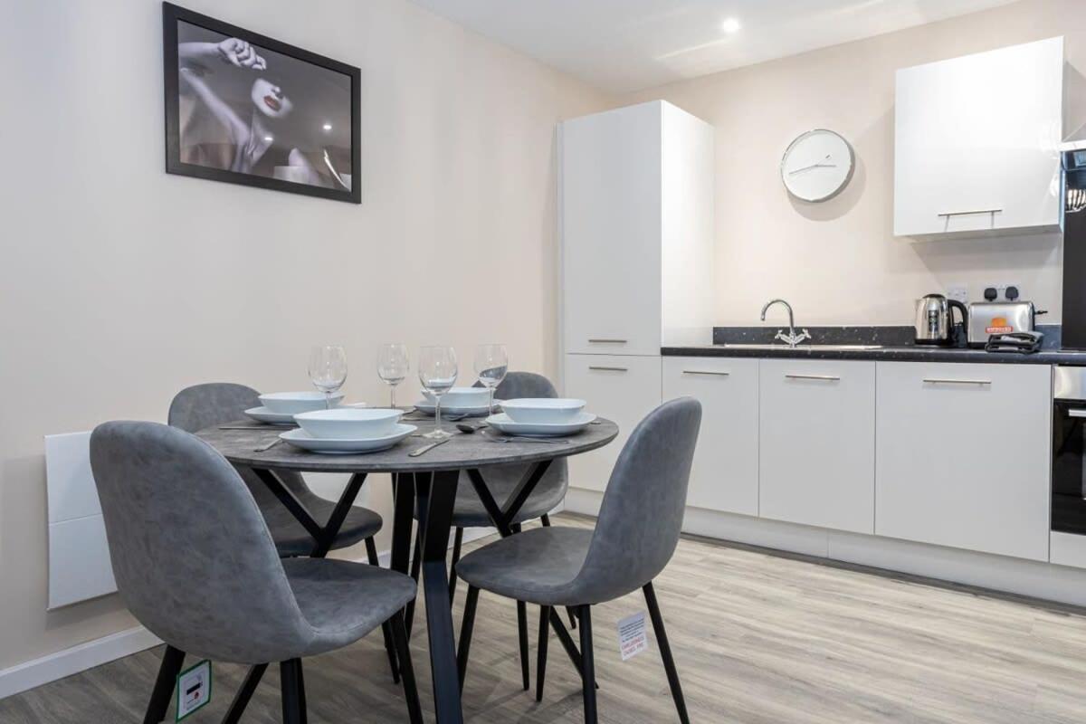 Lovely 1 Bedroom Apartment In Manchester Eksteriør billede